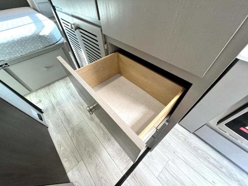 2025 Coachmen 2025 Coachmen Entourage - thumbnail 41