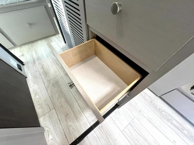 2025 Coachmen 2025 Coachmen Entourage - thumbnail 42