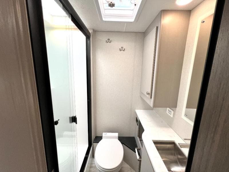 2025 Coachmen 2025 Coachmen Entourage - thumbnail 43