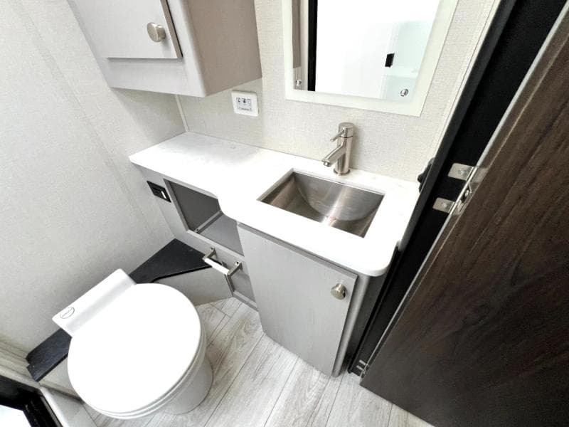 2025 Coachmen 2025 Coachmen Entourage - thumbnail 46