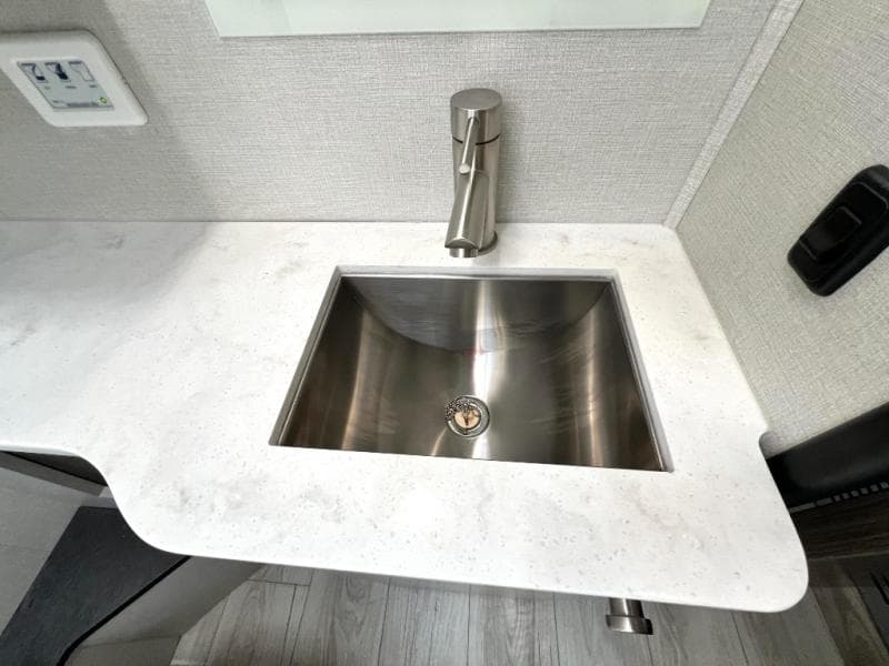 2025 Coachmen 2025 Coachmen Entourage - thumbnail 47