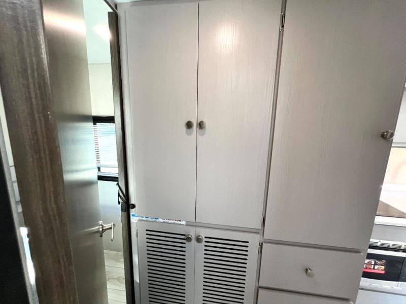 2025 Coachmen 2025 Coachmen Entourage - thumbnail 54