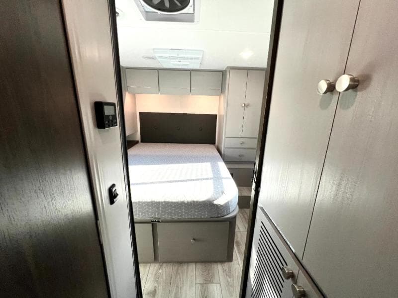 2025 Coachmen 2025 Coachmen Entourage - thumbnail 57