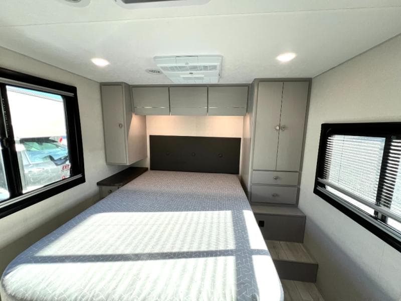 2025 Coachmen 2025 Coachmen Entourage - thumbnail 58