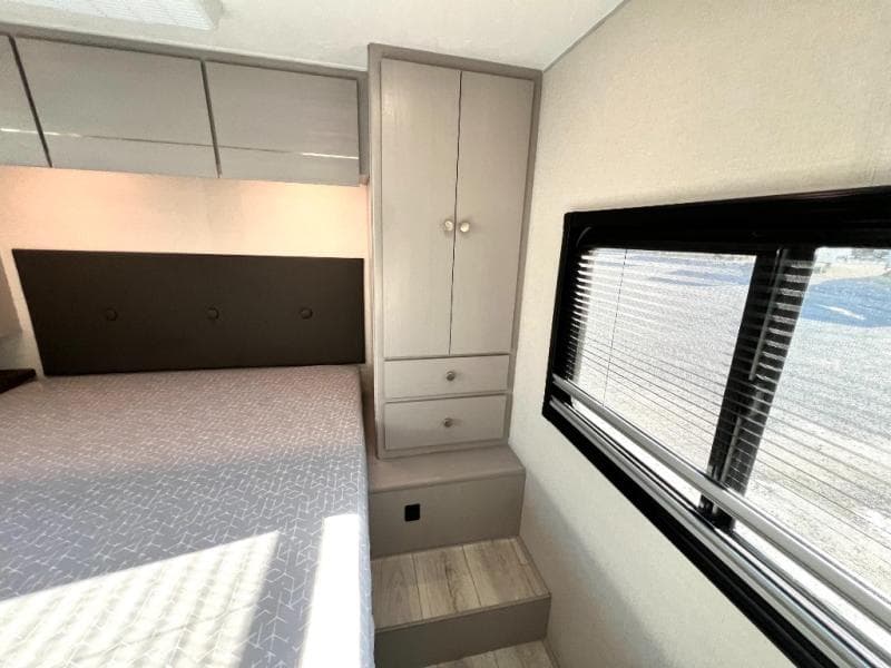 2025 Coachmen 2025 Coachmen Entourage - thumbnail 62