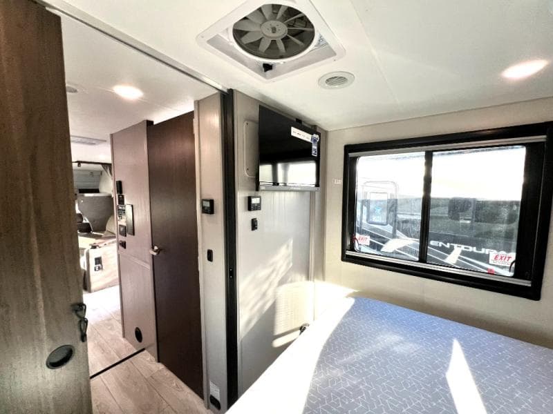 2025 Coachmen 2025 Coachmen Entourage - thumbnail 66