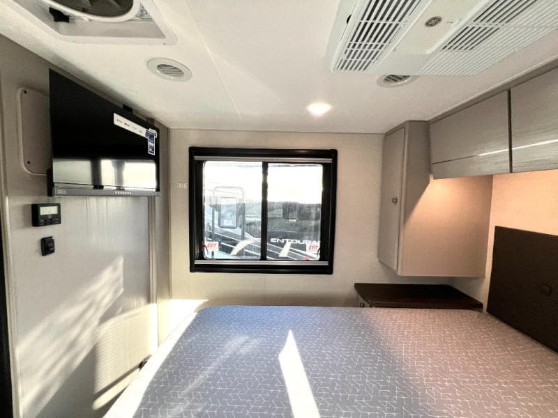 2025 Coachmen 2025 Coachmen Entourage - thumbnail 67