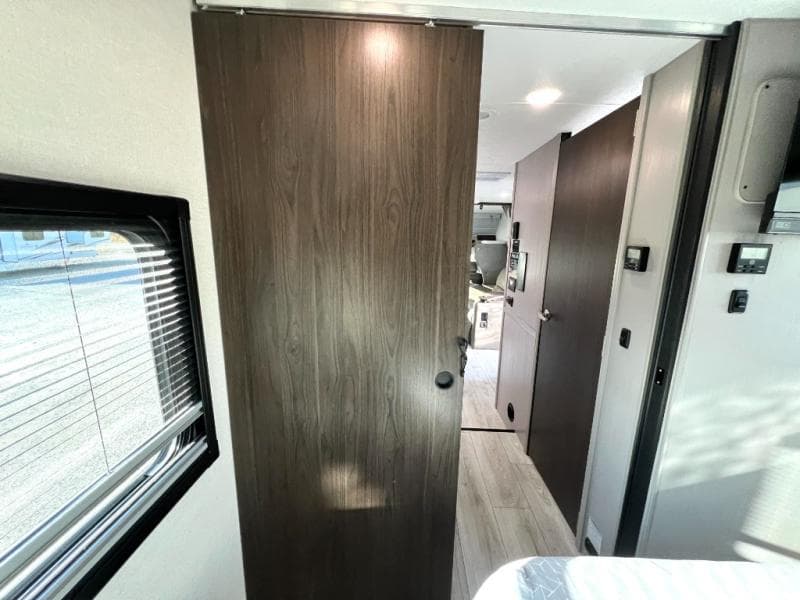 2025 Coachmen 2025 Coachmen Entourage - thumbnail 68