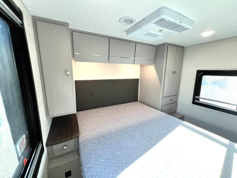 2025 Coachmen 2025 Coachmen Entourage - thumbnail 69