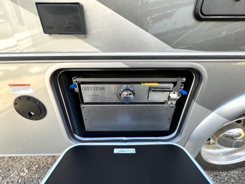 2025 Coachmen 2025 Coachmen Entourage - thumbnail 87