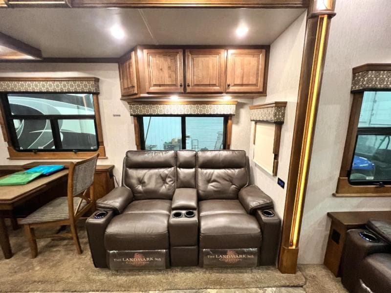 2019 Heartland 2019 Heartland Landmark - thumbnail 20