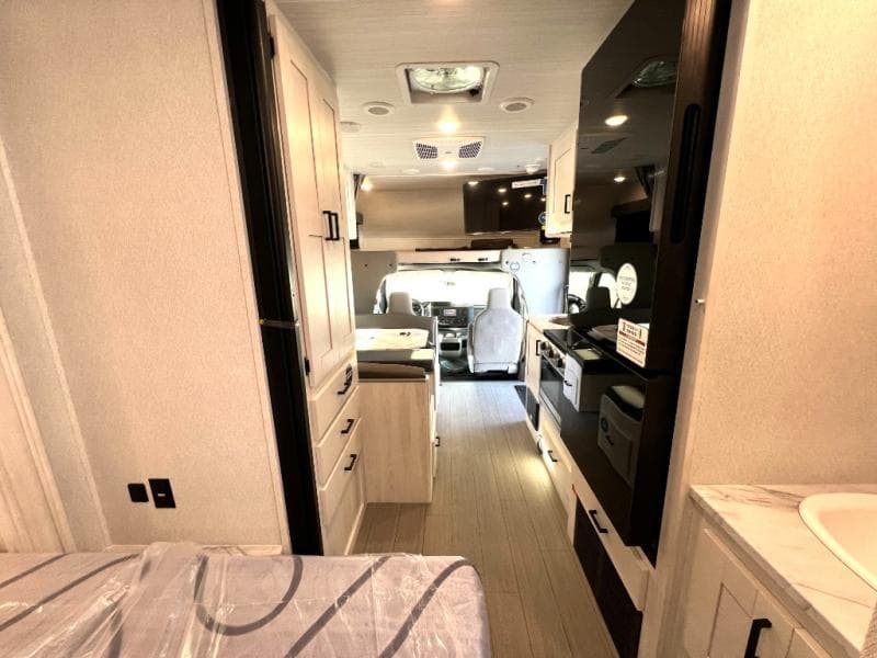 2025 East To West 2025 East To West Entrada - thumbnail 4