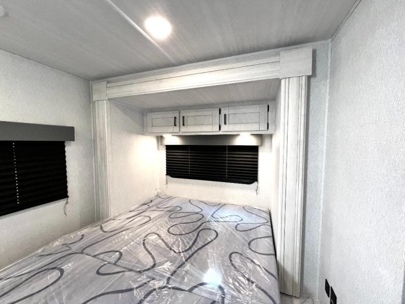 2025 East To West 2025 East To West Entrada - thumbnail 37