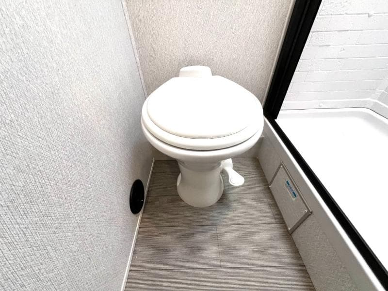 2025 East To West 2025 East To West Entrada - thumbnail 40