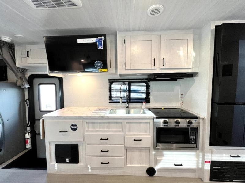 2025 East To West 2025 East To West Entrada - thumbnail 16