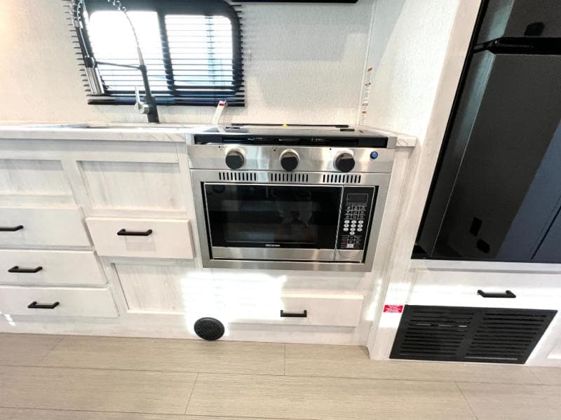 2025 East To West 2025 East To West Entrada - thumbnail 21