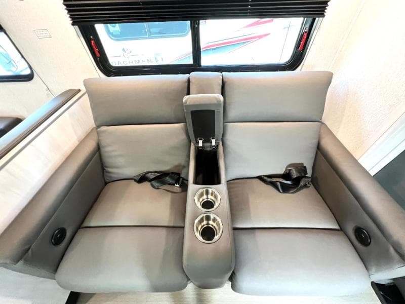 2025 East To West 2025 East To West Entrada - thumbnail 27