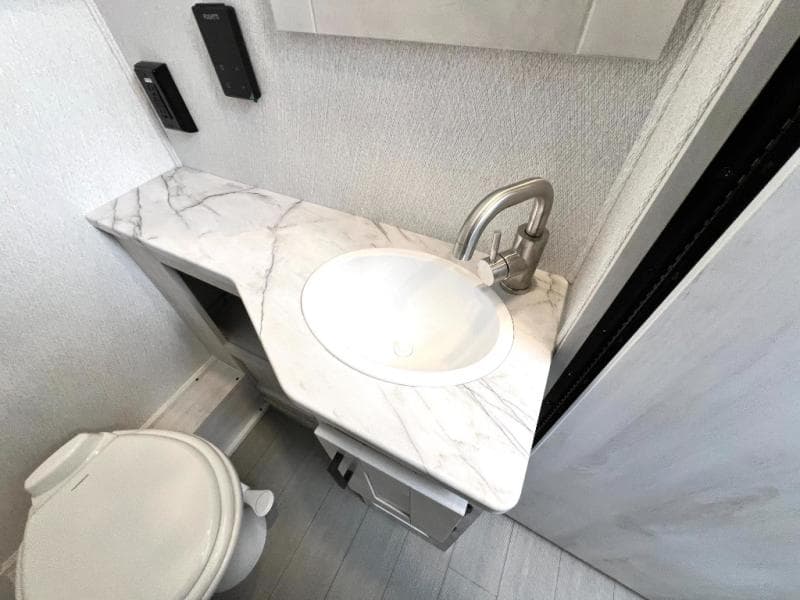 2025 East To West 2025 East To West Entrada - thumbnail 40