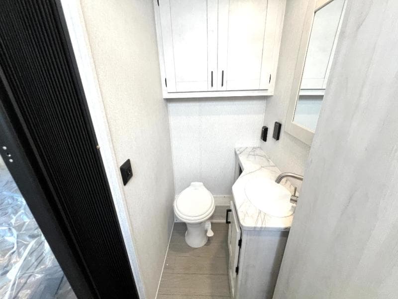 2025 East To West 2025 East To West Entrada - thumbnail 41