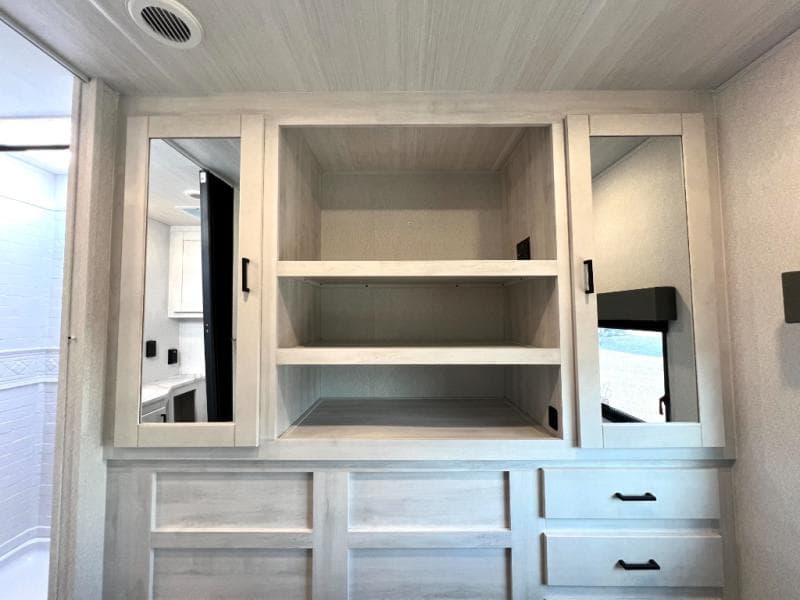 2025 East To West 2025 East To West Entrada - thumbnail 46