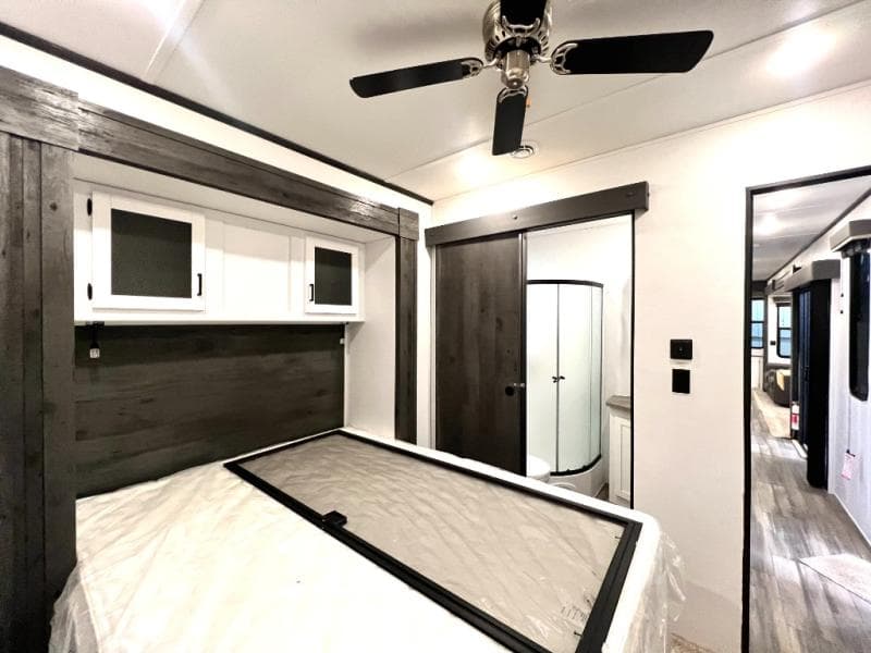 2023 Keystone RV 2023 Keystone RV Retreat - thumbnail 4