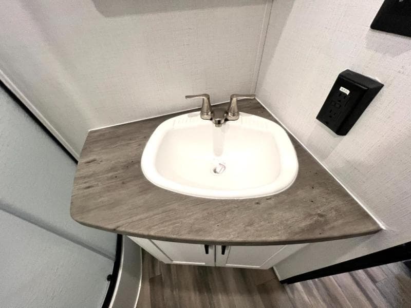 2023 Keystone RV 2023 Keystone RV Retreat - thumbnail 34