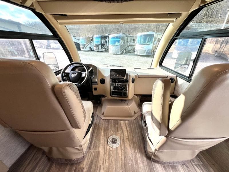 2021 Thor Motor Coach 2021 Thor Motor Coach Vegas - thumbnail 17