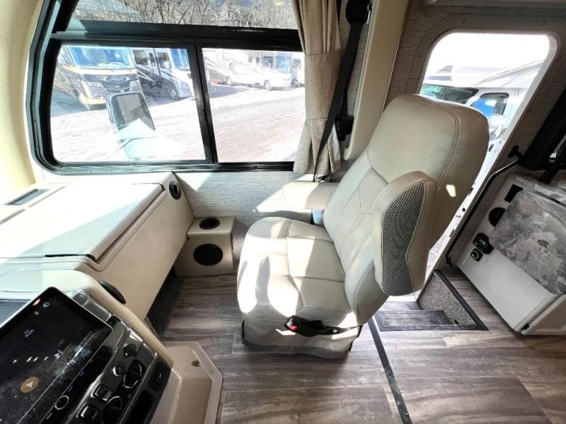 2021 Thor Motor Coach 2021 Thor Motor Coach Vegas - thumbnail 23