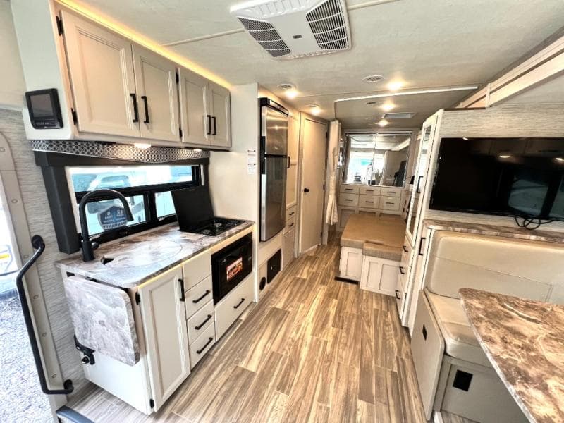 2021 Thor Motor Coach 2021 Thor Motor Coach Vegas - thumbnail 25