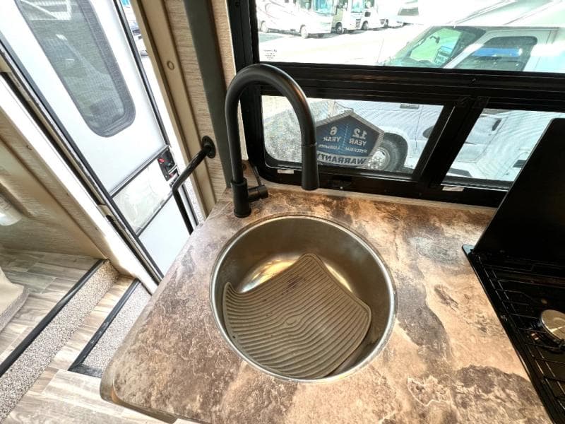 2021 Thor Motor Coach 2021 Thor Motor Coach Vegas - thumbnail 28