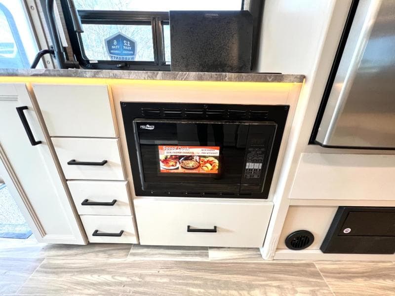 2021 Thor Motor Coach 2021 Thor Motor Coach Vegas - thumbnail 30