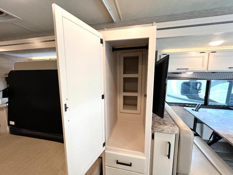 2021 Thor Motor Coach 2021 Thor Motor Coach Vegas - thumbnail 32