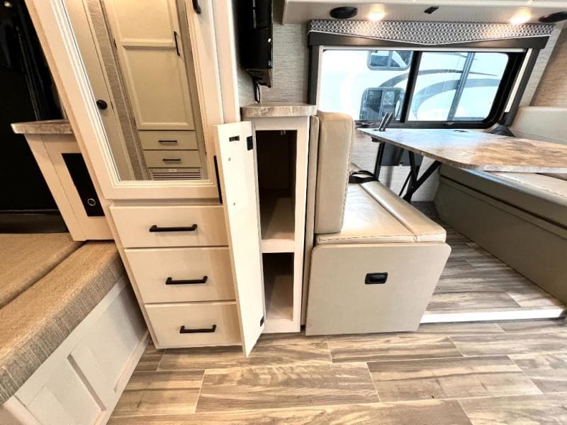 2021 Thor Motor Coach 2021 Thor Motor Coach Vegas - thumbnail 34