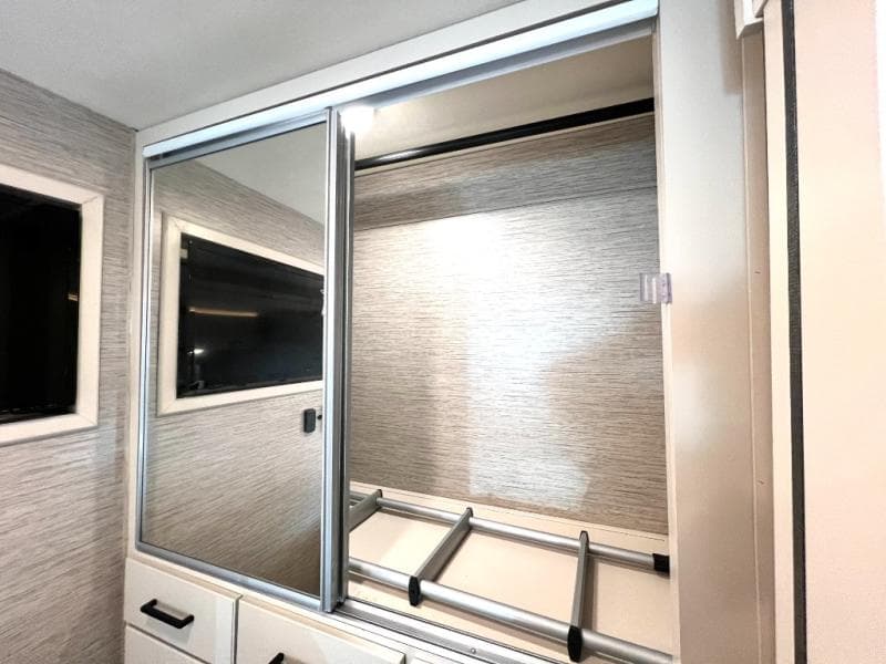 2021 Thor Motor Coach 2021 Thor Motor Coach Vegas - thumbnail 42