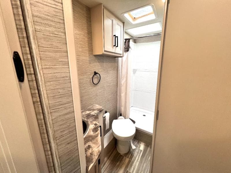 2021 Thor Motor Coach 2021 Thor Motor Coach Vegas - thumbnail 43