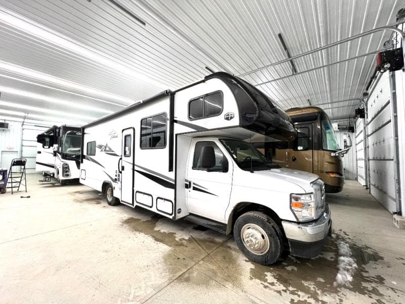 2025 East To West 2025 East To West Entrada - thumbnail 6