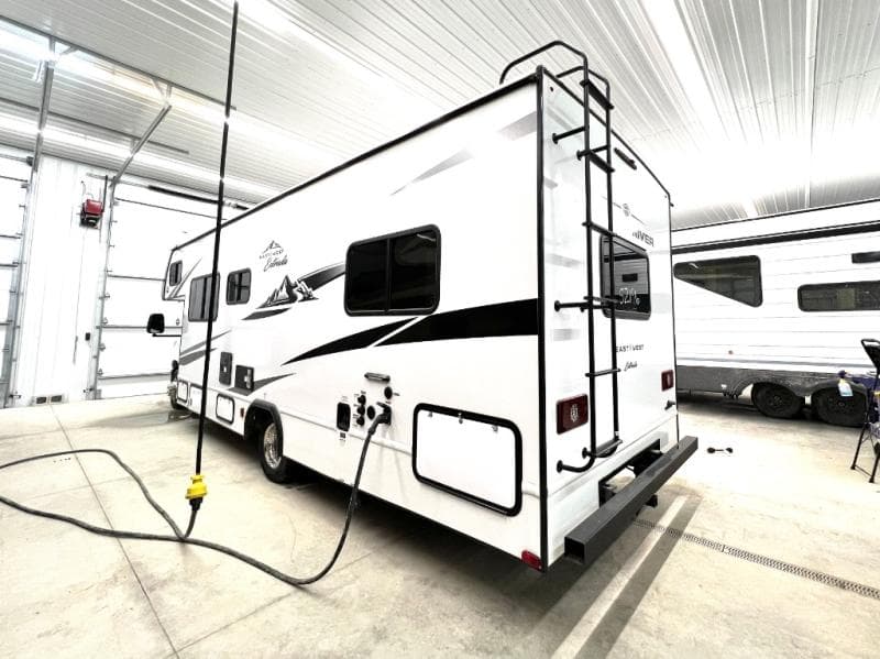 2025 East To West 2025 East To West Entrada - thumbnail 9