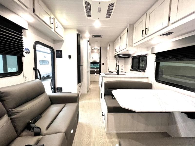 2025 East To West 2025 East To West Entrada - thumbnail 24