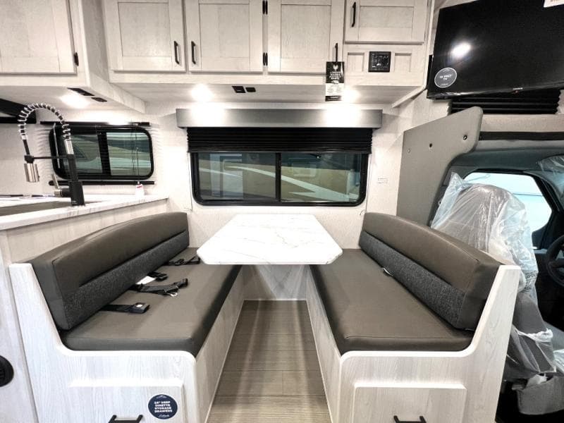 2025 East To West 2025 East To West Entrada - thumbnail 27