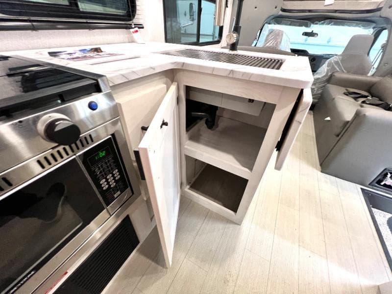 2025 East To West 2025 East To West Entrada - thumbnail 33