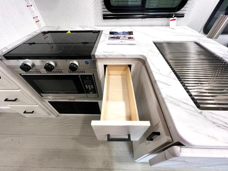 2025 East To West 2025 East To West Entrada - thumbnail 34