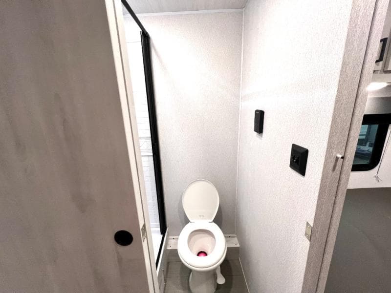 2025 East To West 2025 East To West Entrada - thumbnail 41