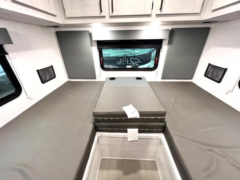 2025 East To West 2025 East To West Entrada - thumbnail 46