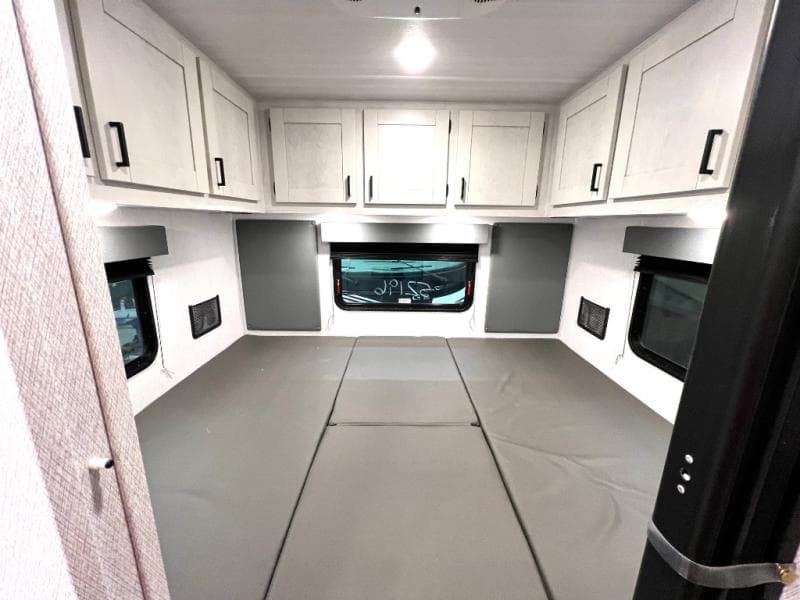 2025 East To West 2025 East To West Entrada - thumbnail 47