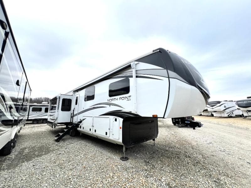 2024 Jayco North Point 377RLBH