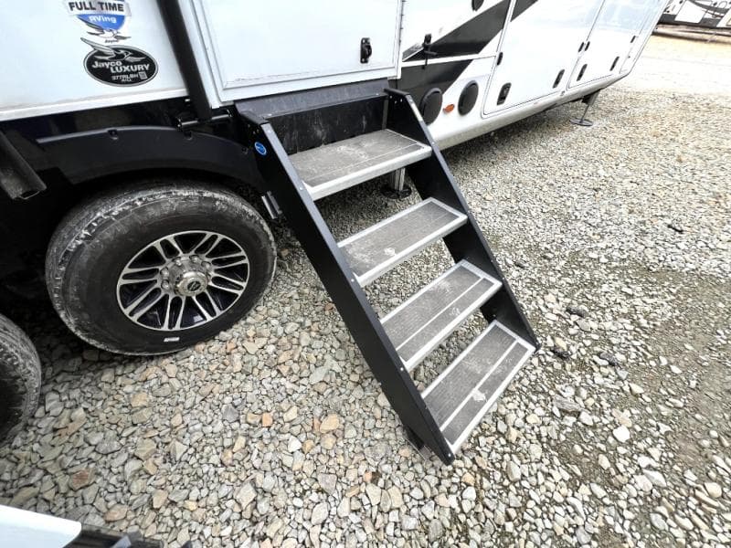 2024 Jayco 2024 Jayco North Point - thumbnail 13