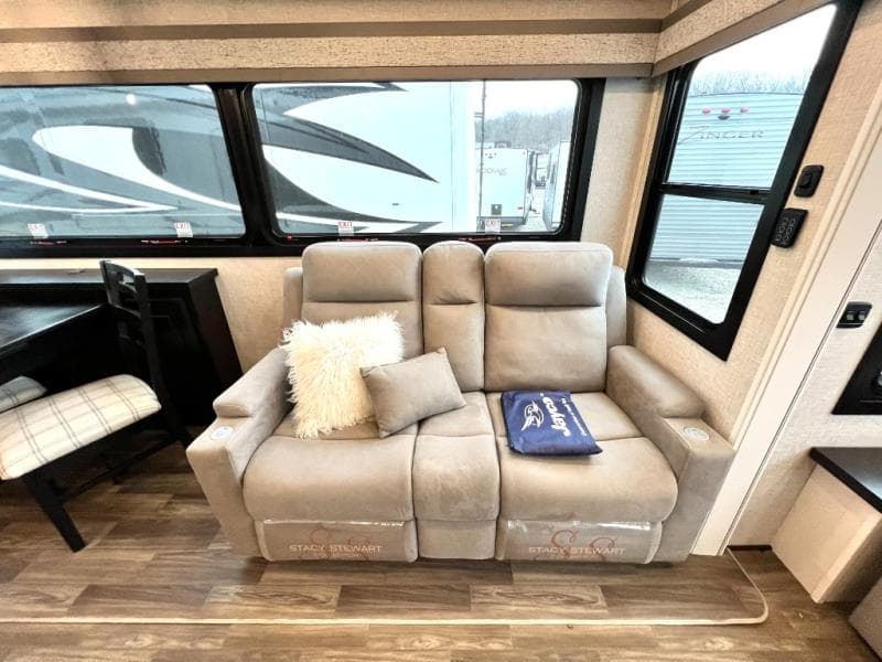 2024 Jayco 2024 Jayco North Point - thumbnail 28