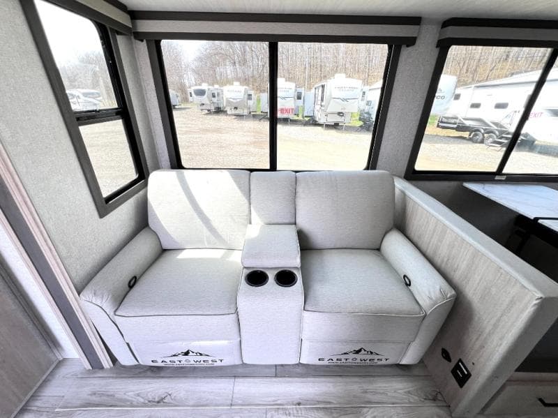 2025 East to West 2025 East to West Alta - thumbnail 16