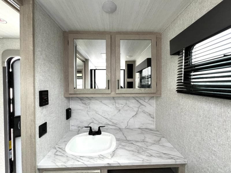 2025 East to West 2025 East to West Alta - thumbnail 35