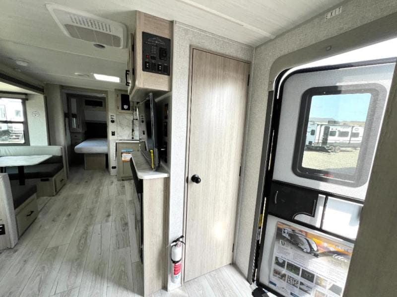 2025 East to West 2025 East to West Alta - thumbnail 41